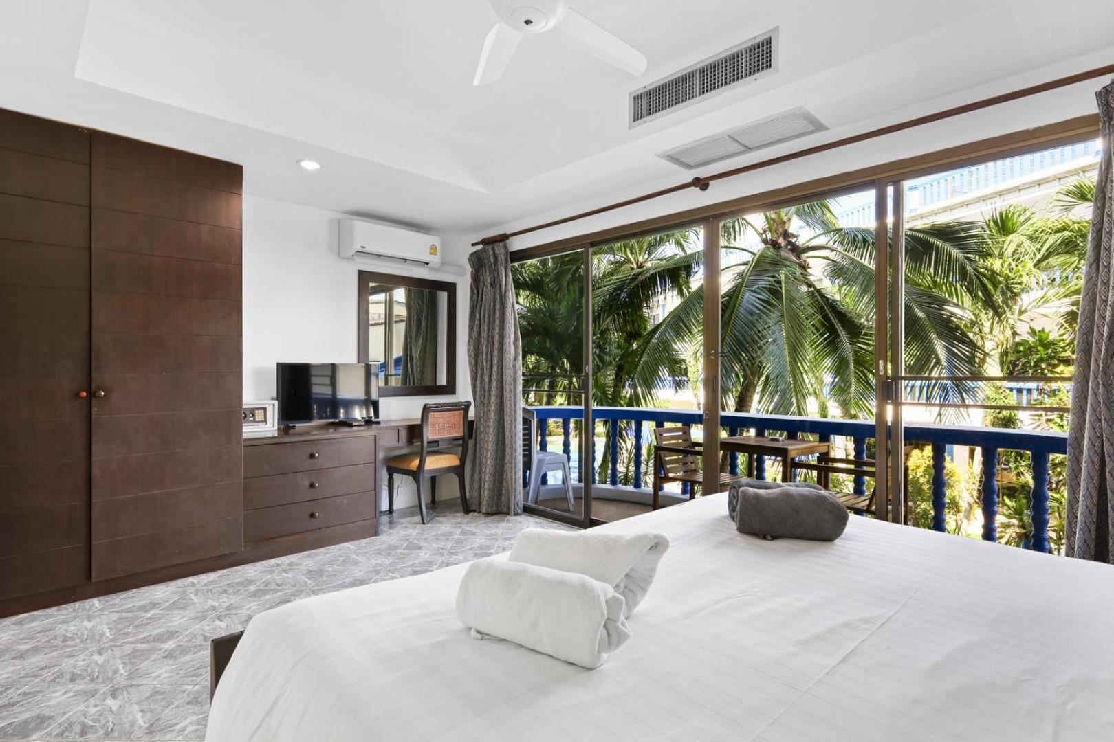 The Club Residence Pantai Kamala Bagian luar foto