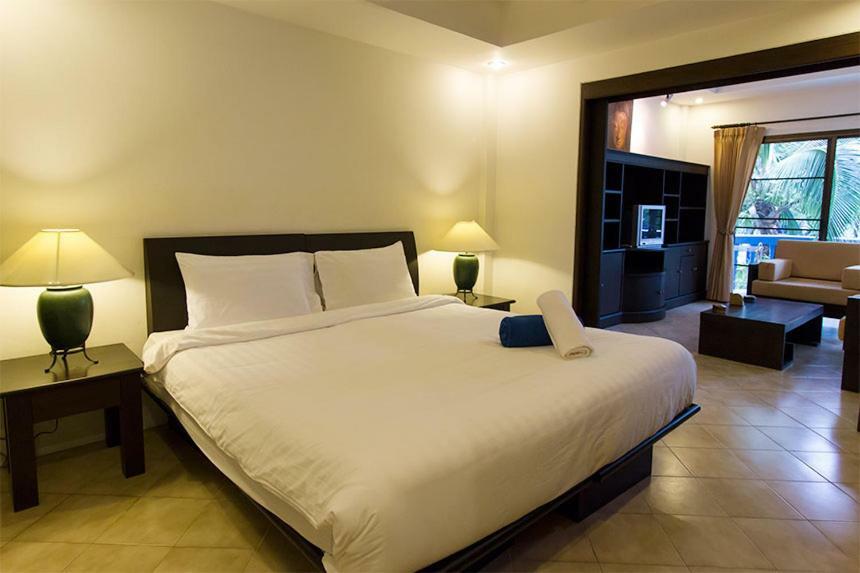 The Club Residence Pantai Kamala Bagian luar foto
