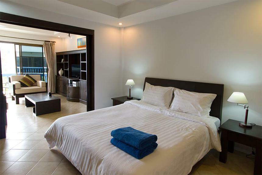 The Club Residence Pantai Kamala Bagian luar foto